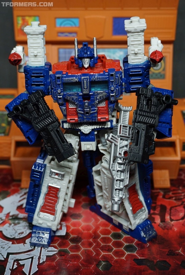 Review Siege Ultra Magnus Leader War For Cybetrtron  (23 of 93)
